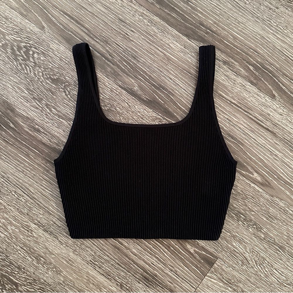 Babaton Sculpt Ribbed Crop Tank